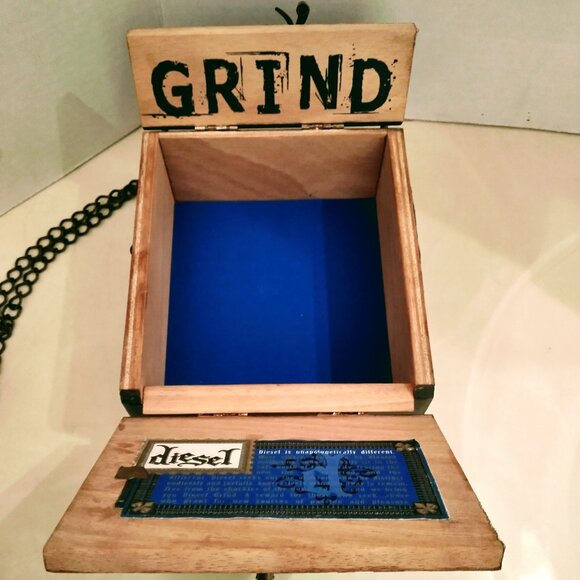 Suenos de Saundra Upcycled, Rare Diesel Grind Cigar Box Purse - Picture 12 of 15